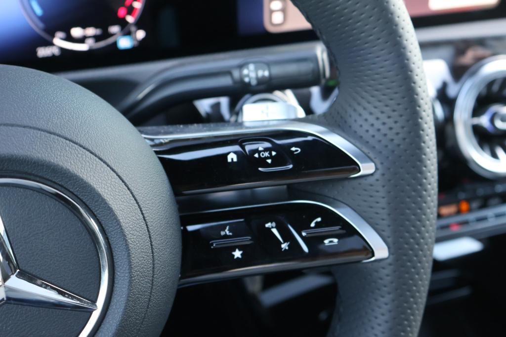 Mercedes-Benz A-Klasse 250 e amg line i panoramadak i camera i distronic i 