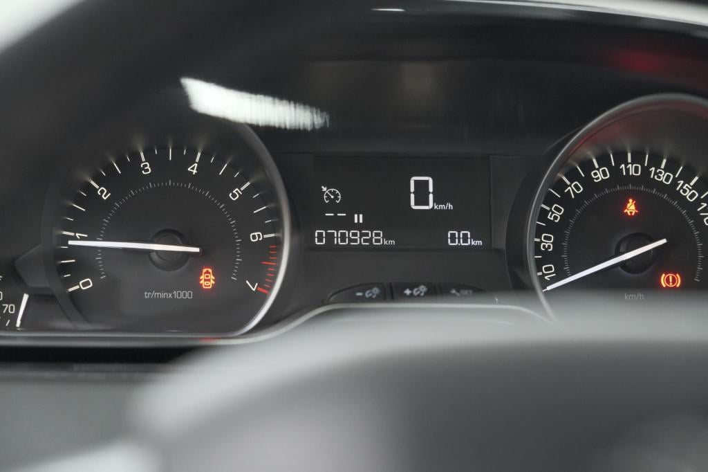 Peugeot 208 puretech 82 signature | apple carplay | parkeersensoren | navig