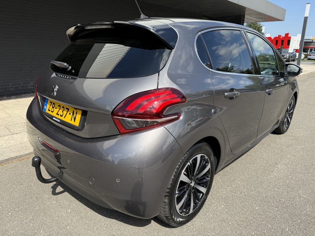 Peugeot 208 1.2 turbo, tech edition // 110pk // 4x nieuwe band, grote beurt