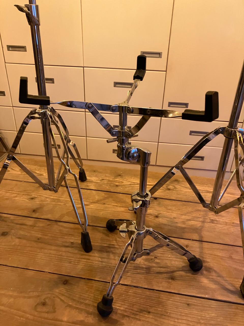 Mooie vintage Ludwig jazz-kit en veel andere drumstel onderdelen