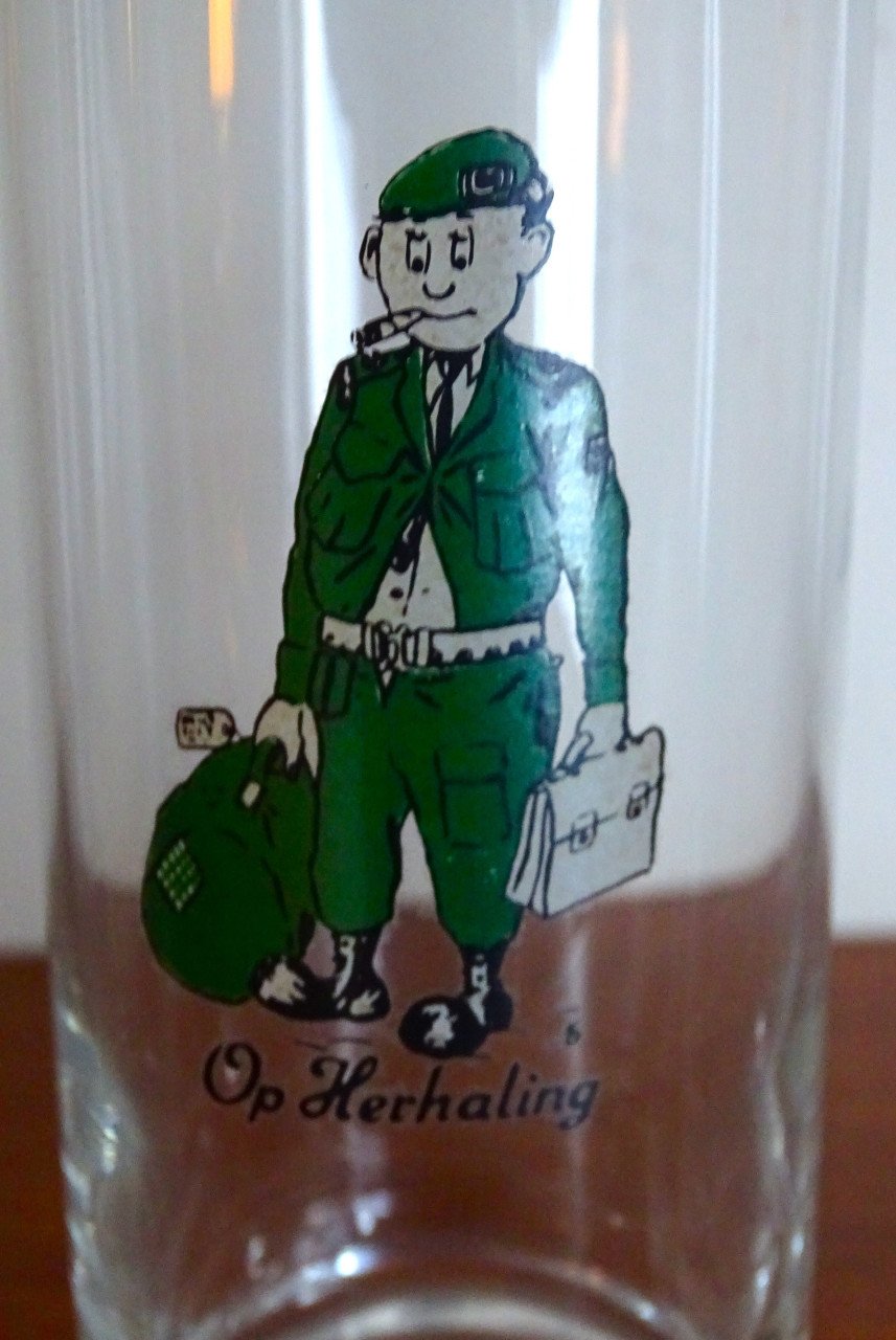 3 Vintage Glazen met soldaten