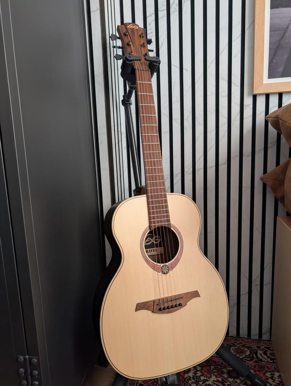 LAG Travel SPS Gitaar