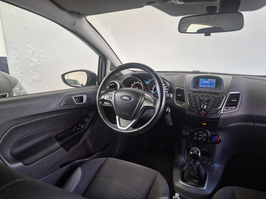 Ford Fiesta 1.25 / nieuwe db riem / parkeersensoren / stoelverwarming