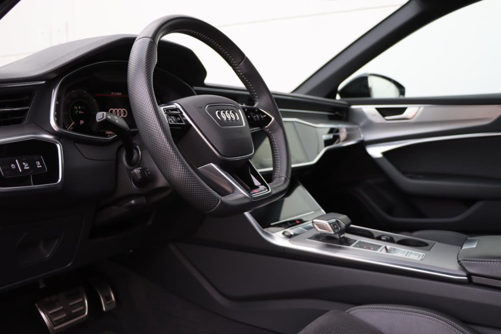 Audi A6 avant 55 tfsi e quattro s edition competition 367pk s-tr 367pk s-tr