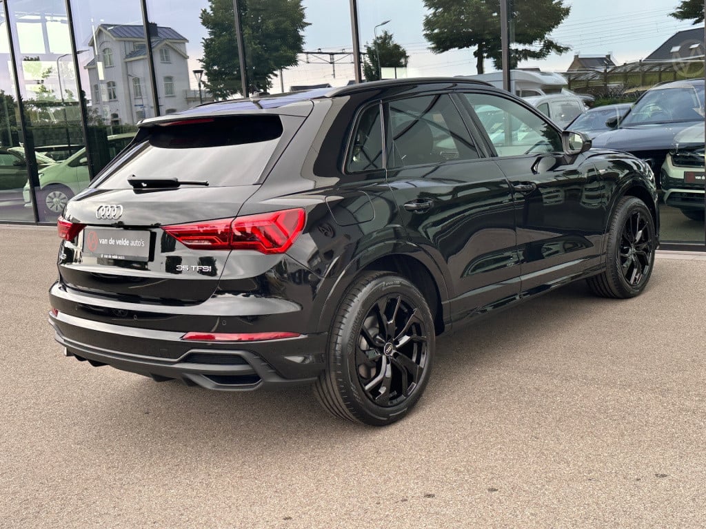 Audi Q3 35 tfsi s-line | panoramadak | zwart optiek | trekhaak | camera | e