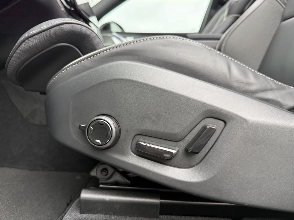 Volvo XC60 t6 398pk ultra black edition recharge| panodak| 360camera| adap.