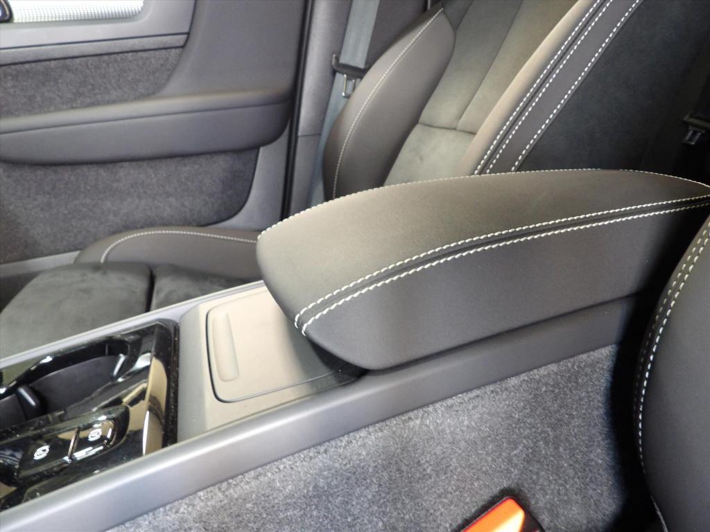 Volvo XC40 b3 163pk mild hybrid aut plus dark