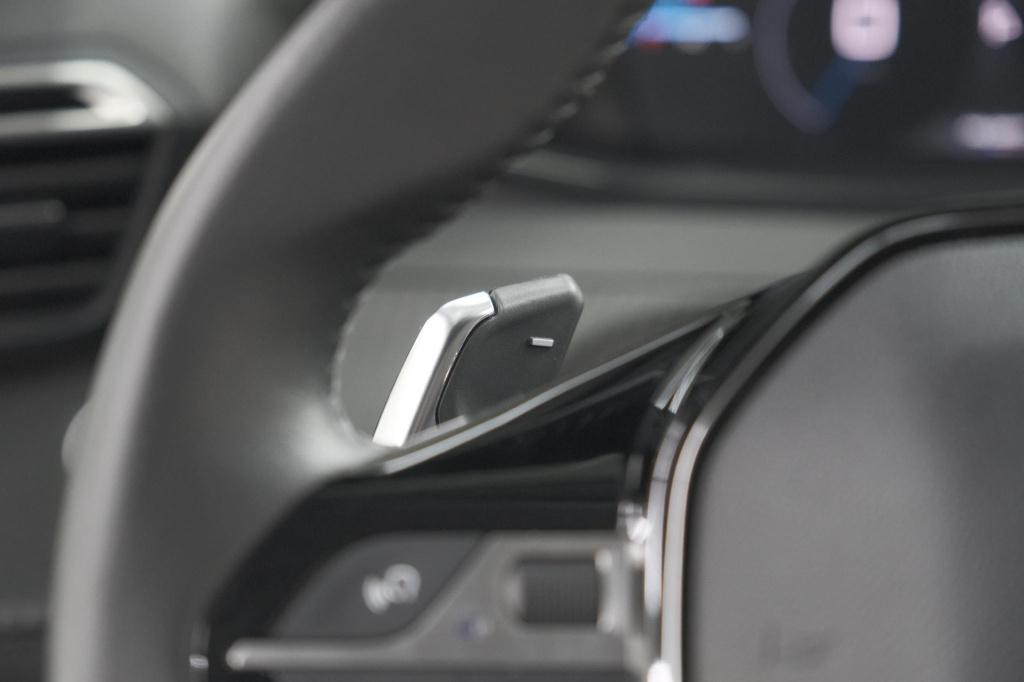 Peugeot 208 hybrid 110 e-dsc6 allure | ijskoude climate control | apple car