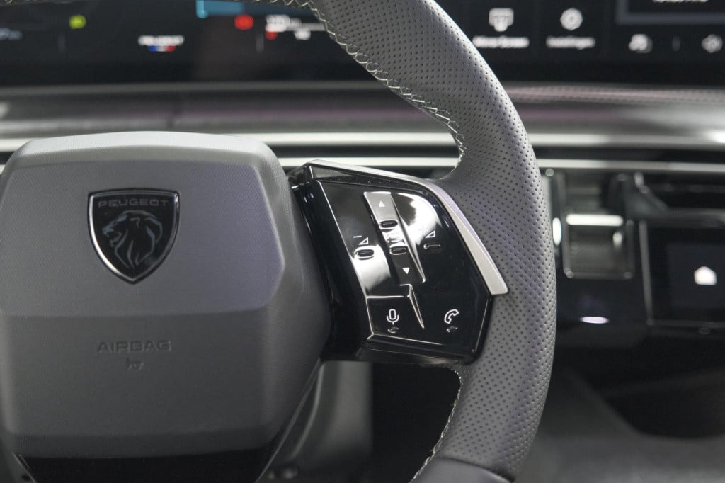 Peugeot 5008 1.2 hybrid 145 gt | panoramadak | camera | elektrische achterk