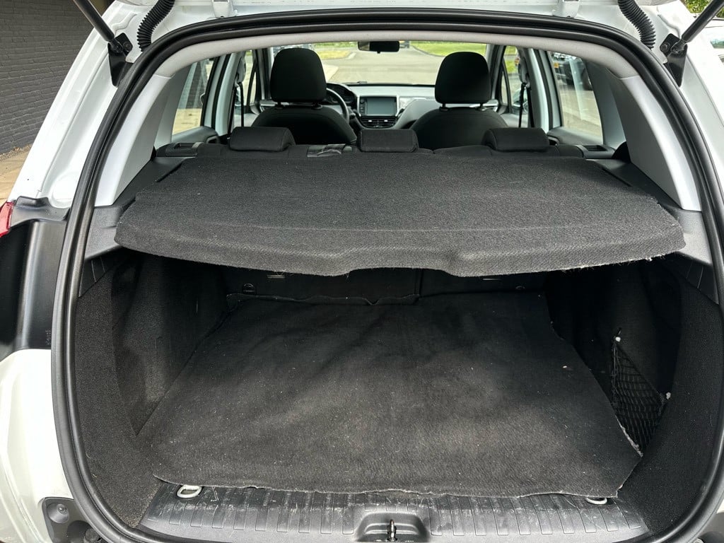 Peugeot 2008 1.2 t blue lion // panoramadak // apple carplay //