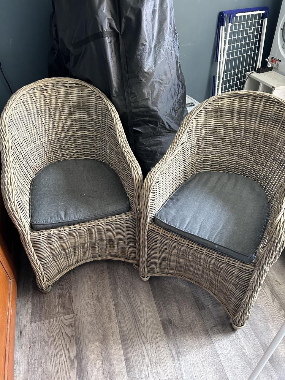 2tuinstoelen