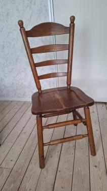 HouteSet van 4 klassieke houten eetkamerstoelenn stoel