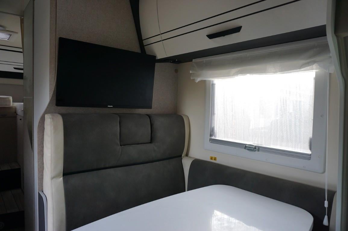 Mc Louis Glamys 365 2025 met 20.000km familiecamper Euro 6