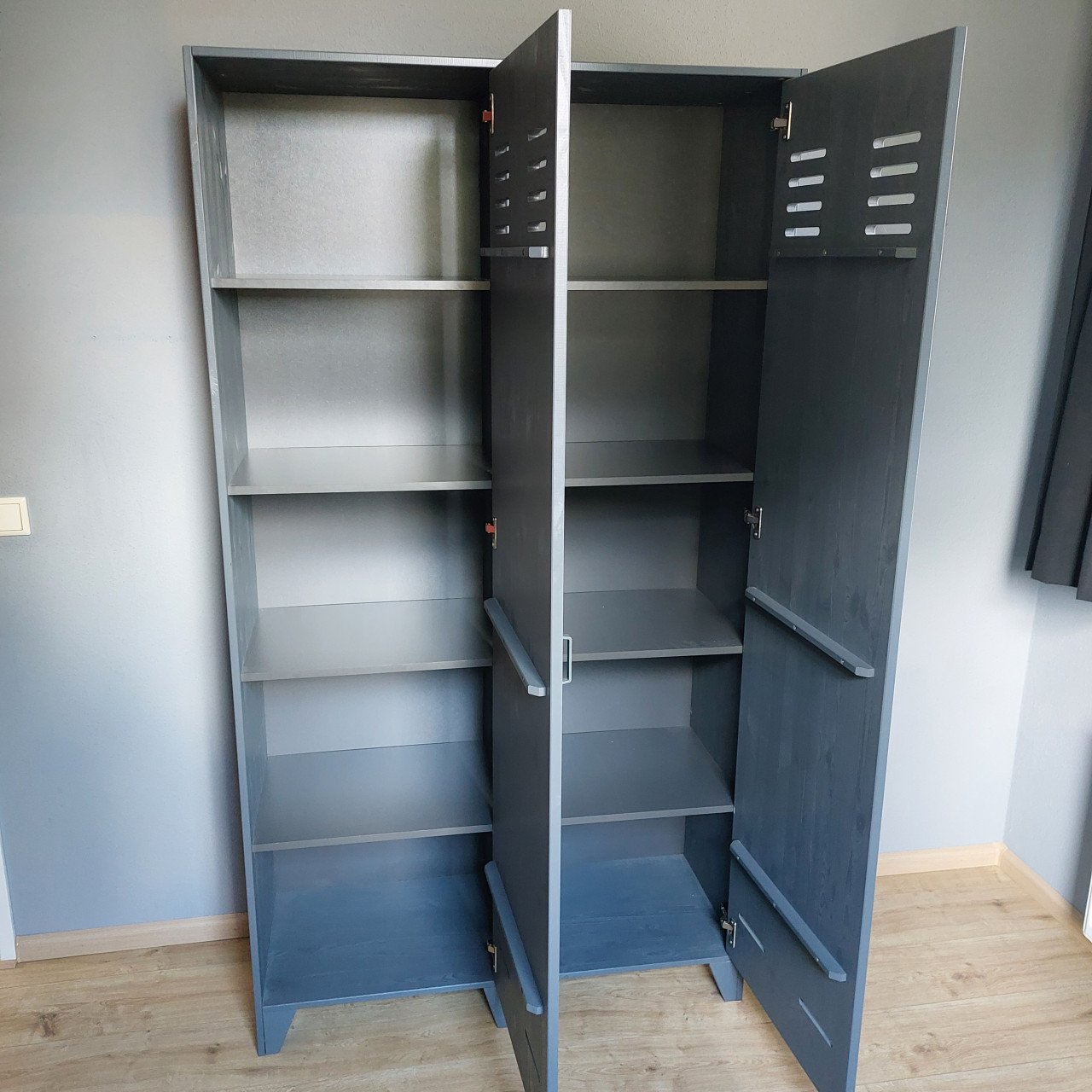 2-deurs kledingkast/lockerkast WOOOD Stijn grijs