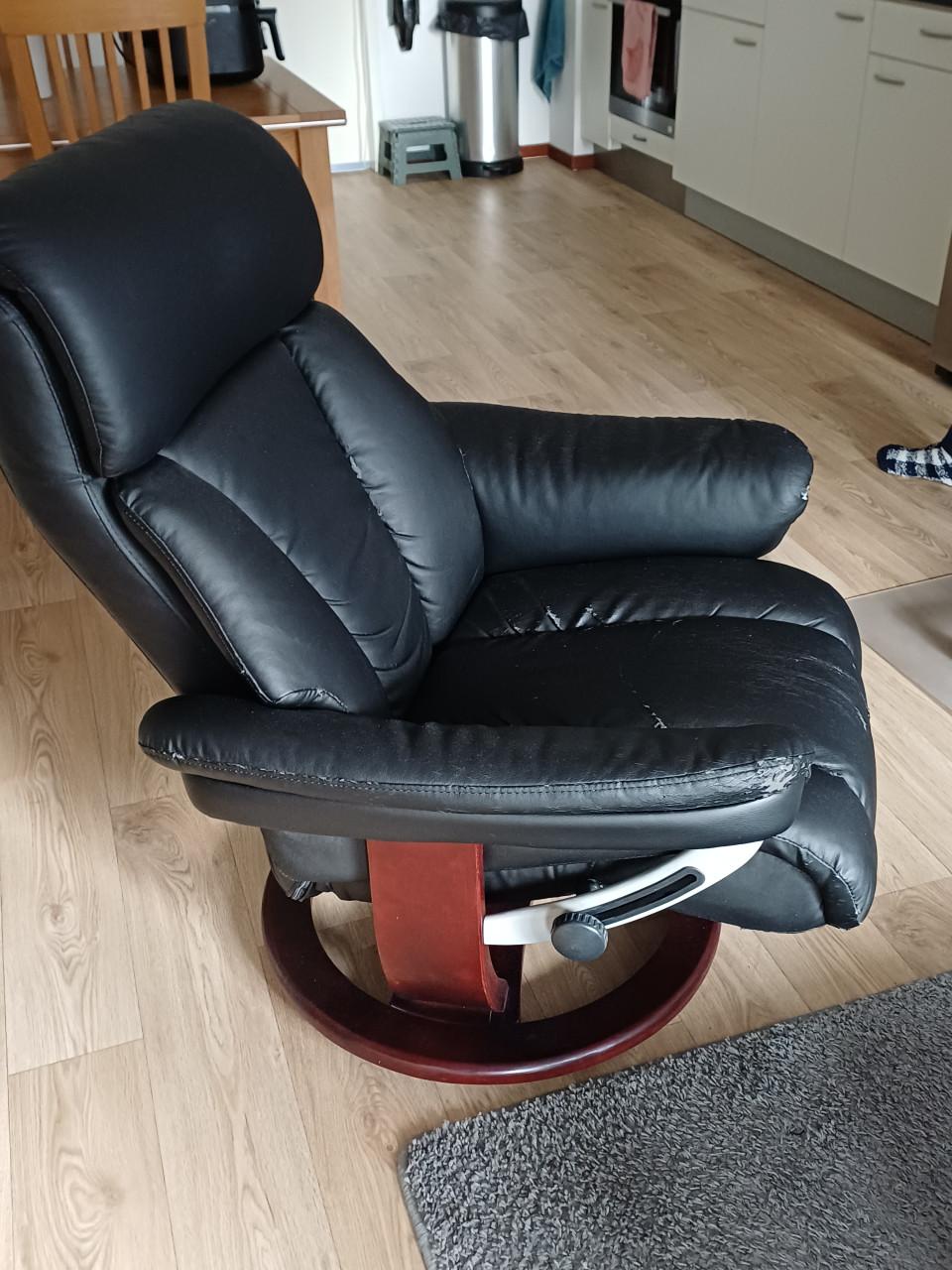 Draaifauteuil met hocker