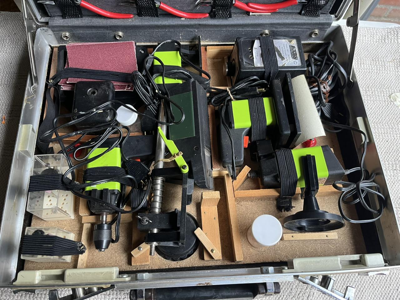 Gereedschapkoffer DELSEY met 12V apparatuur