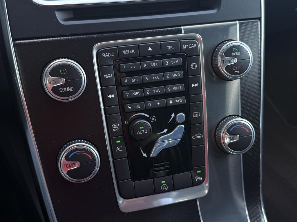 Volvo V60 1.6 t3 r-design | afn trekhaak | cruise | parkeersensoren | bluet