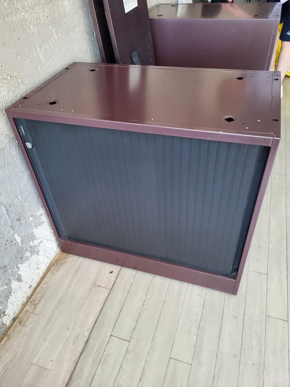 2 Metalen bureaukasten van het merk Ahrend.