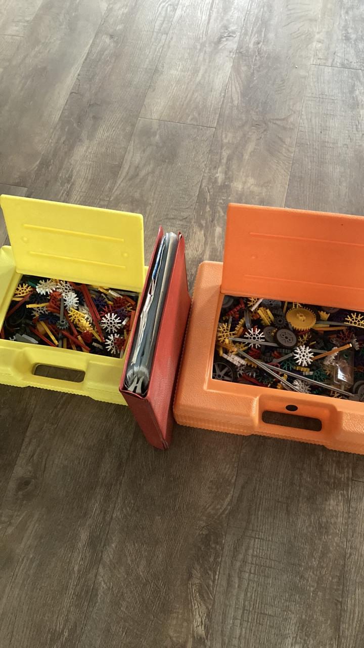 2 KNEX koffers + bouwtekeningen