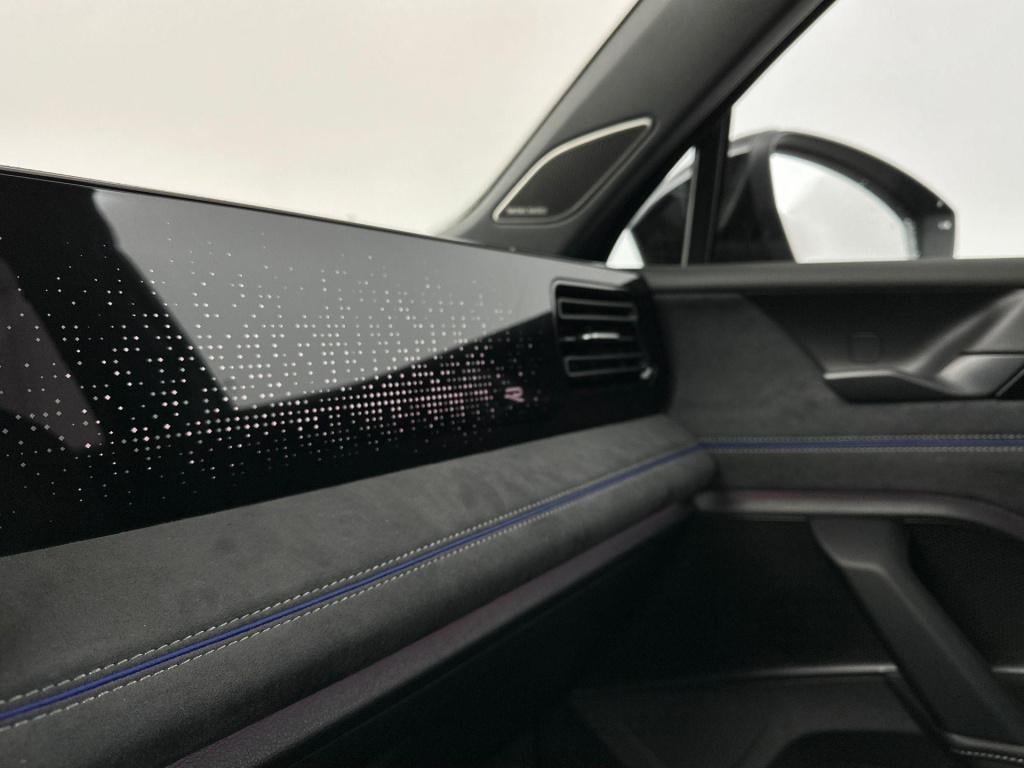 Volkswagen Tiguan r-line edition 272 plug in hybride black style pakket