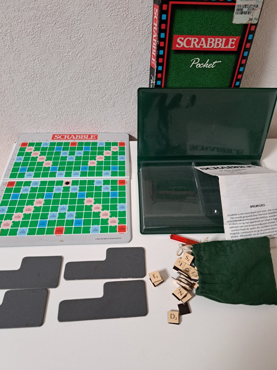SCRABBLE POCKET MET MAGNEET LETTERS