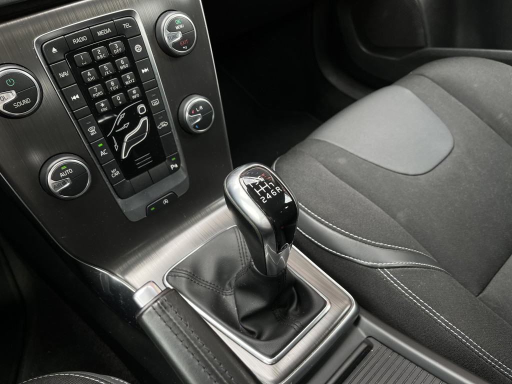 Volvo V40 2.0 t3 momentum | cruise | lmv 17'' | navi