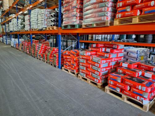 Paardenvoeders en stalbedekking