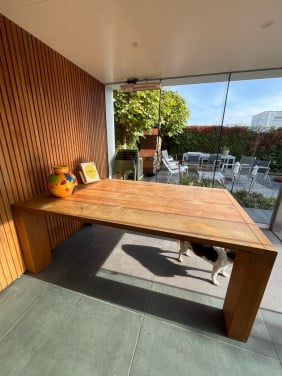Grote massief houten eettafel