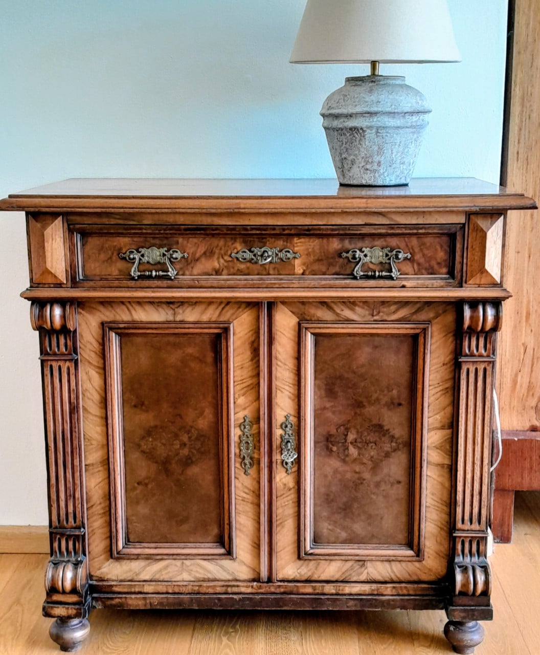 Antieke kast , dressoir klein