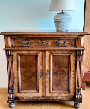 Antieke kast , dressoir klein