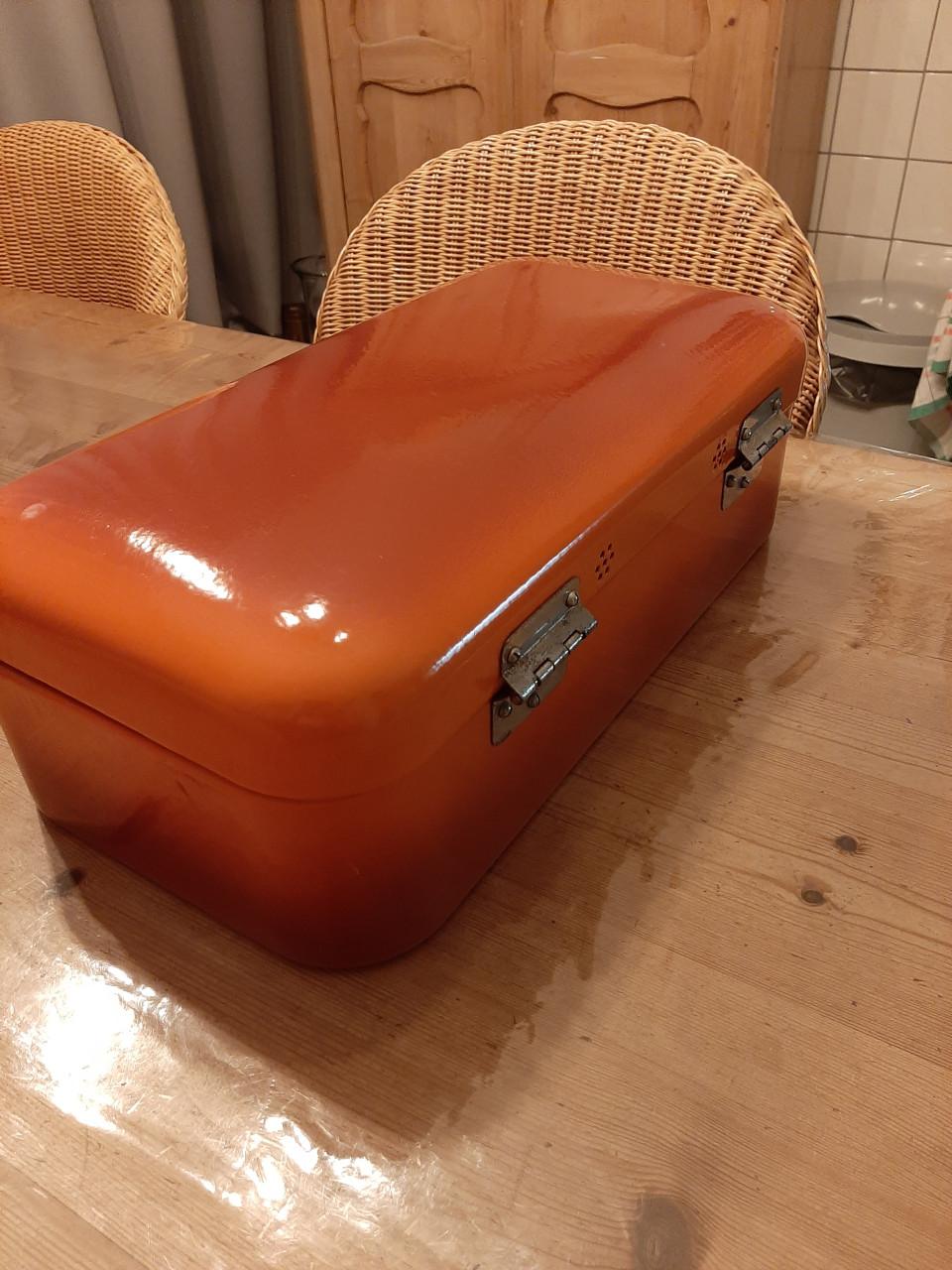 VINTAGE - EMAILLE BROODTROMMEL - KLEUR ROOD / ORANJE - NIET BESCHADIGD