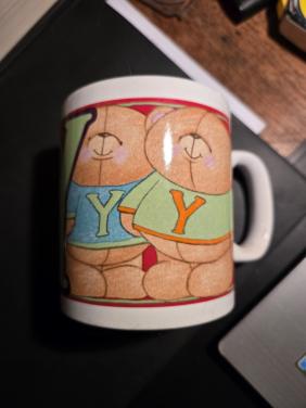 Mok van het merk Forever Friends.   met de letter 'Y' erop