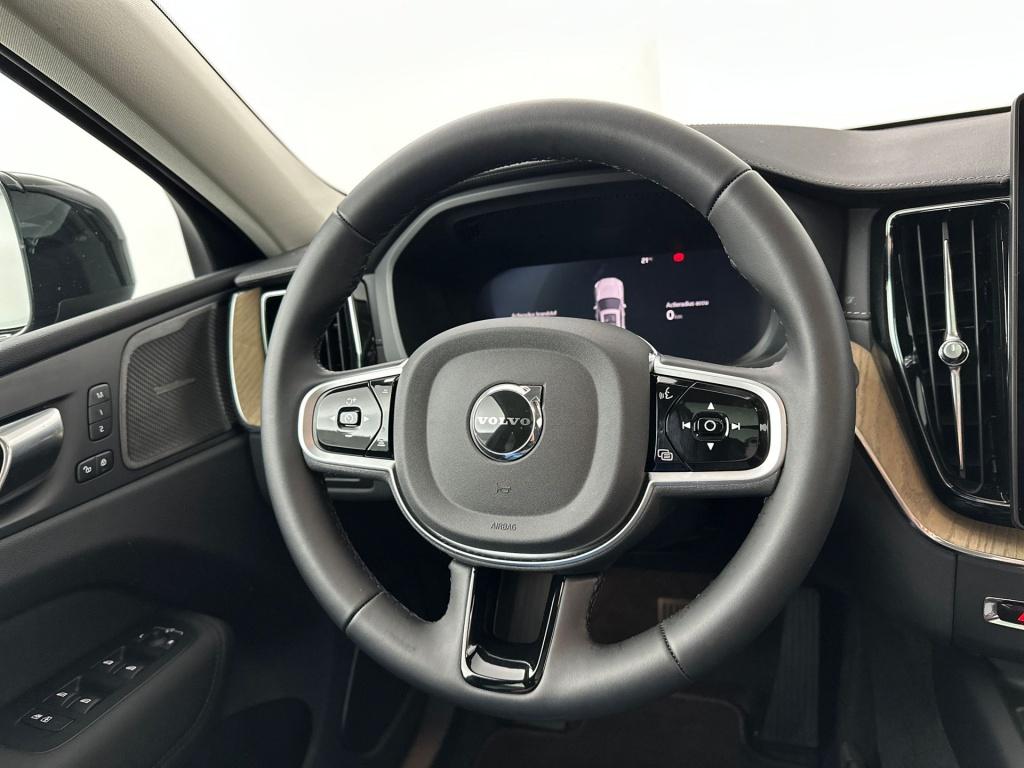 Volvo XC60 t6 398pk recharge ultra dark|