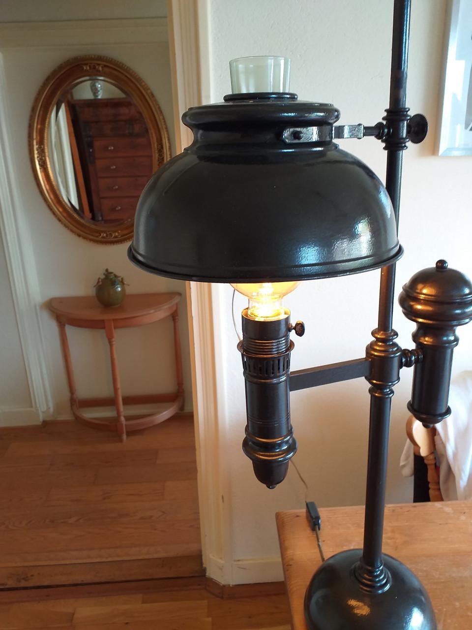 """MOOIE TAFELLAMP KAN OOK ALS VERDAMPER GEBRUIKT WORDEN""