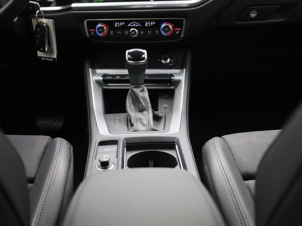 Audi Q3 45 tfsi e s tronic | automaat | lmv | parkeer sensoren | virtual co