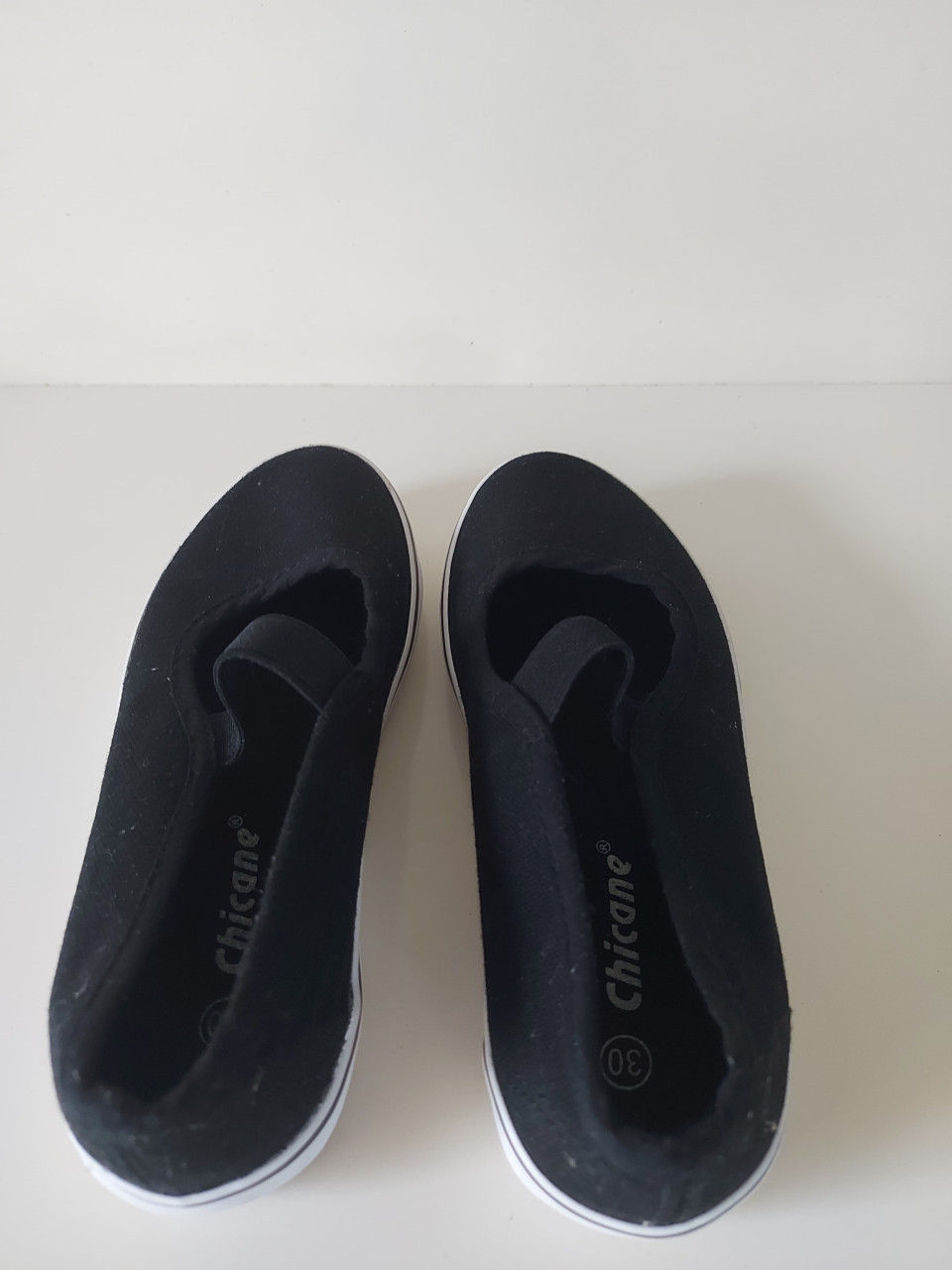 Zo goed als nieuwe gymschoenen maat 30 zwart €2,-