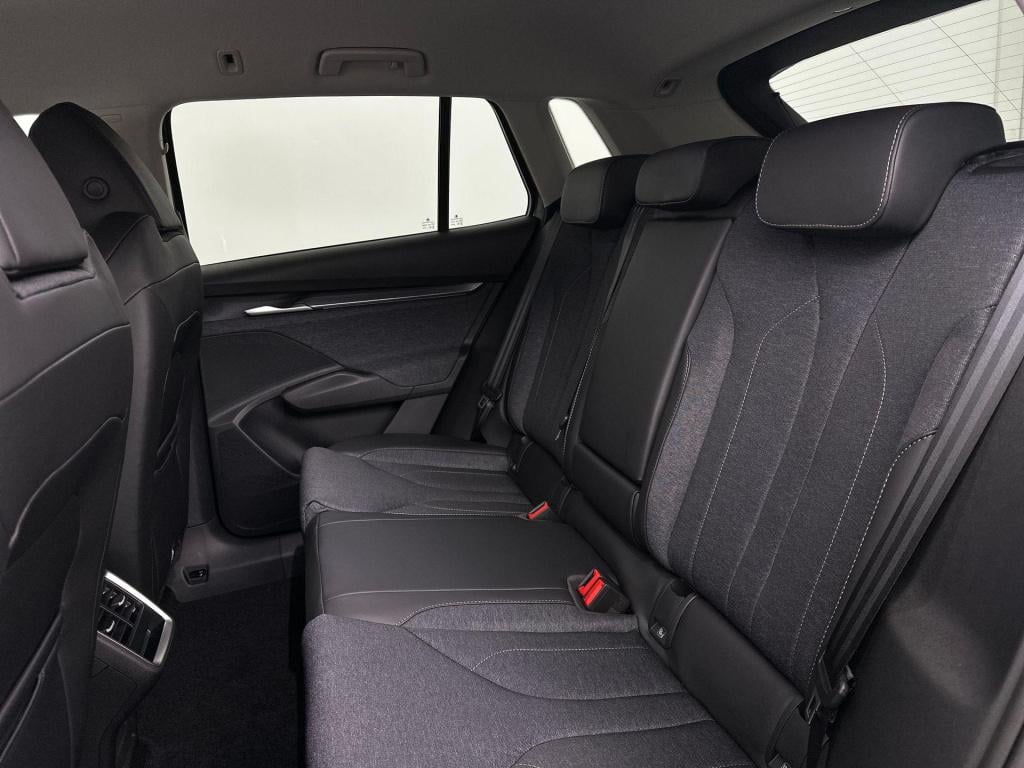 Skoda Elroq business edition tour elektromotor 150 kw / 204 pk