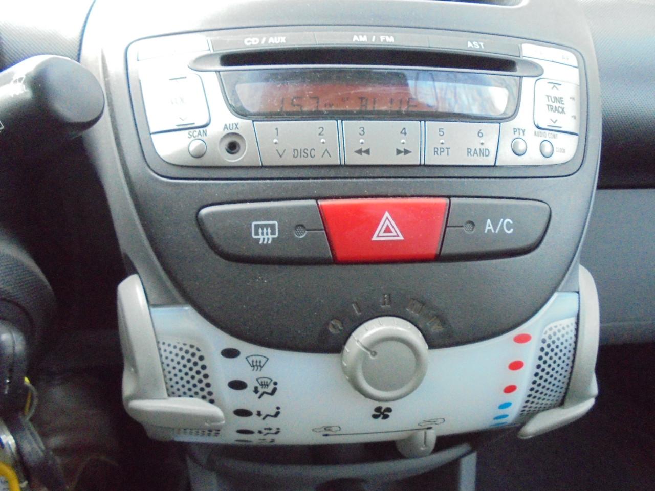 Aygo 1.0-12V Dynamic blue met slechts 125.098 Kilometer met N.A.P