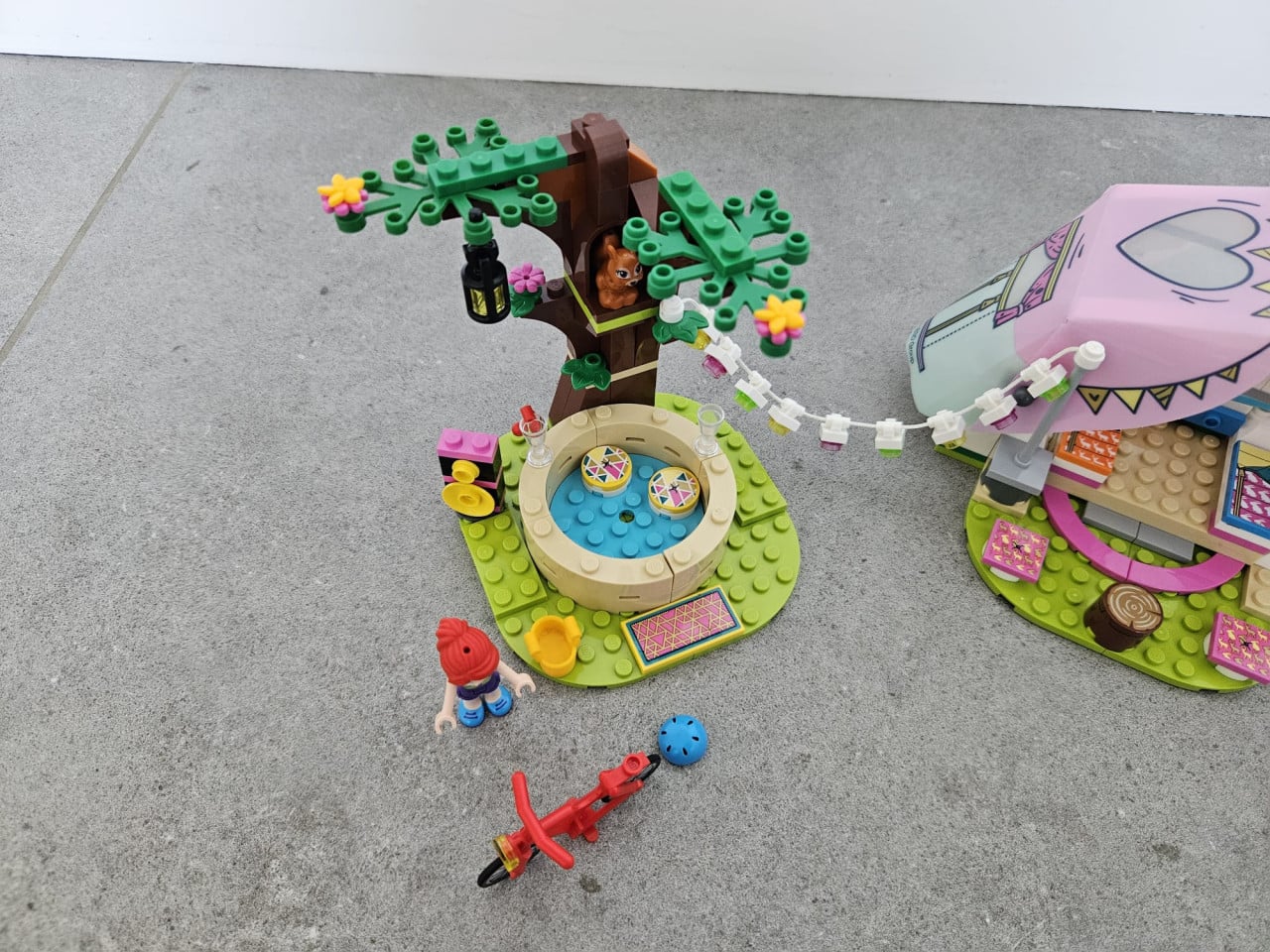 LEGO Friends 41392 - Glamping in de natuur