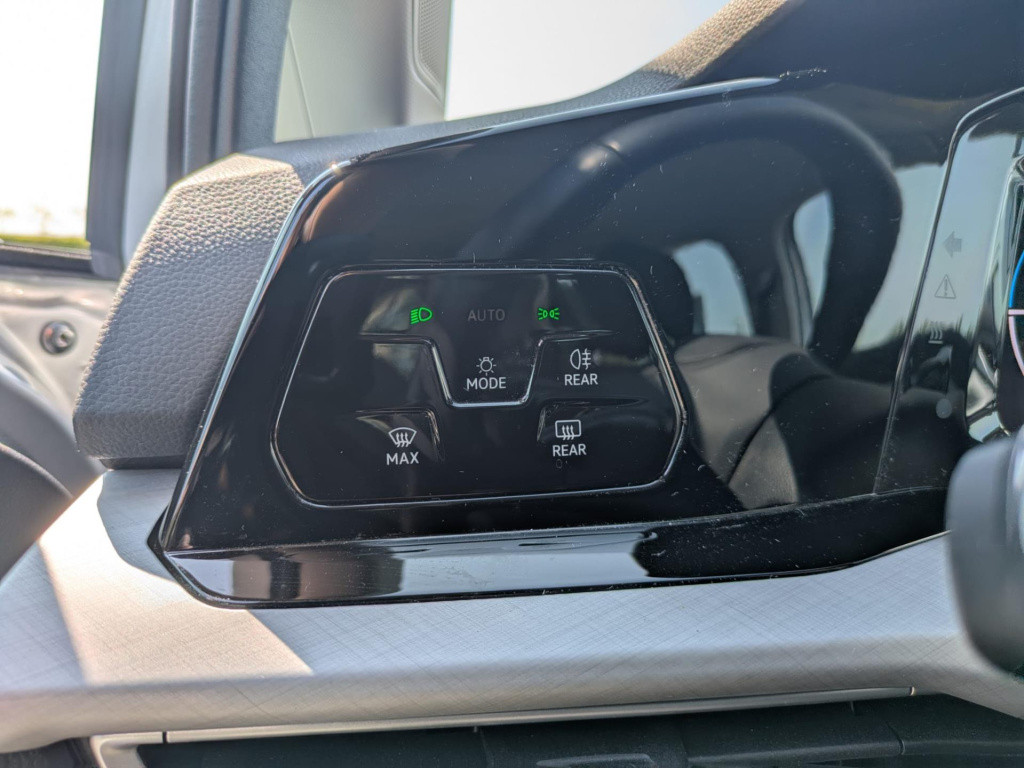 Volkswagen Golf 1.0 tsi life business | trekhaak | camera | carplay | acc |