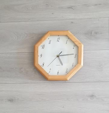 Houten wandklok