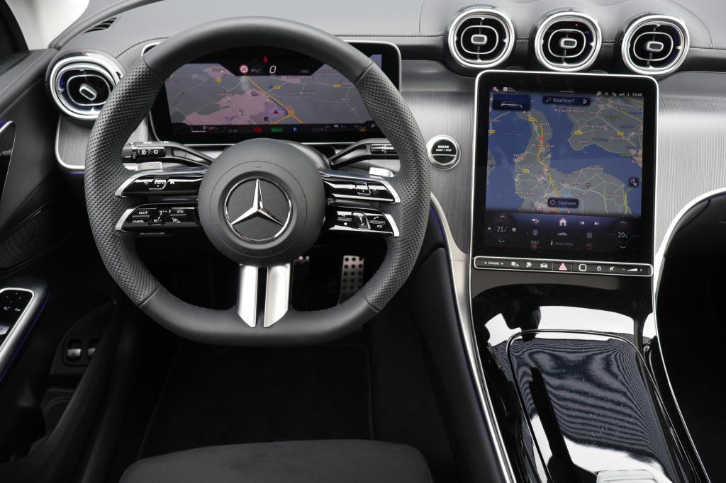 Mercedes-Benz Glc 300e 4matic amg l airmatic l gestuurde achteras l panoram