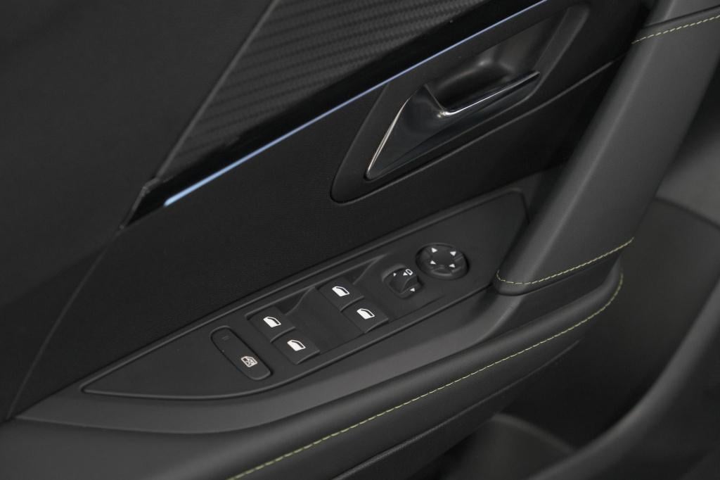 Peugeot 208 puretech 100 gt | camera | apple carplay | parkeersensoren | na