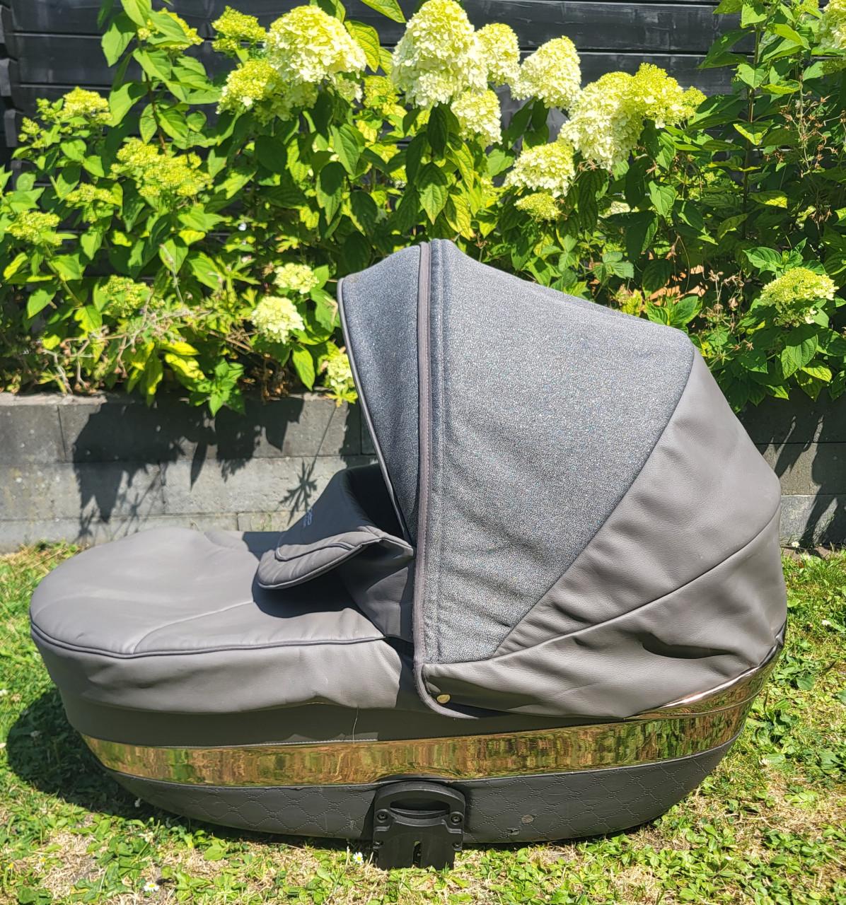 Luxe kinderwagen/Maxi-Cosi met base (isofix)