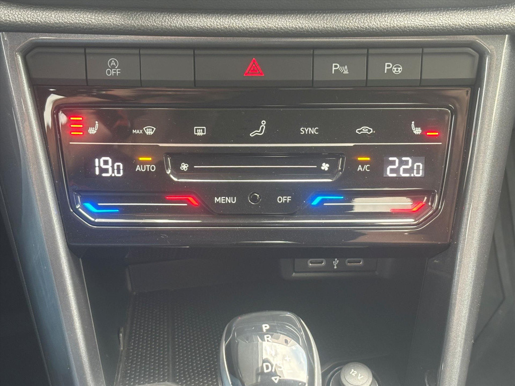 Volkswagen T-roc 1.5 tsi 150pk 7-dsg| carplay| camera|auto park| dode hoek|