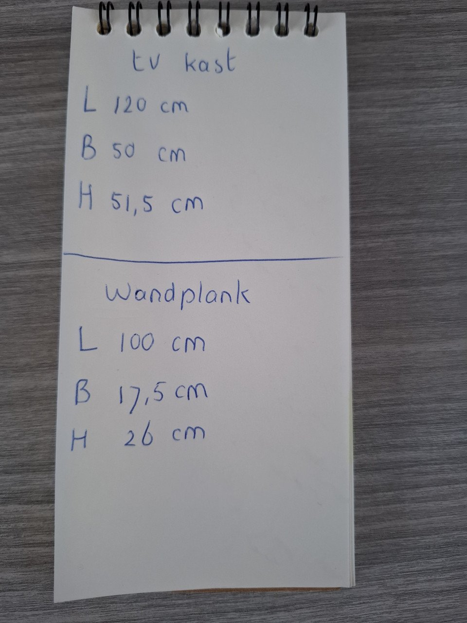 Tv kast + bijbehorende wandplank