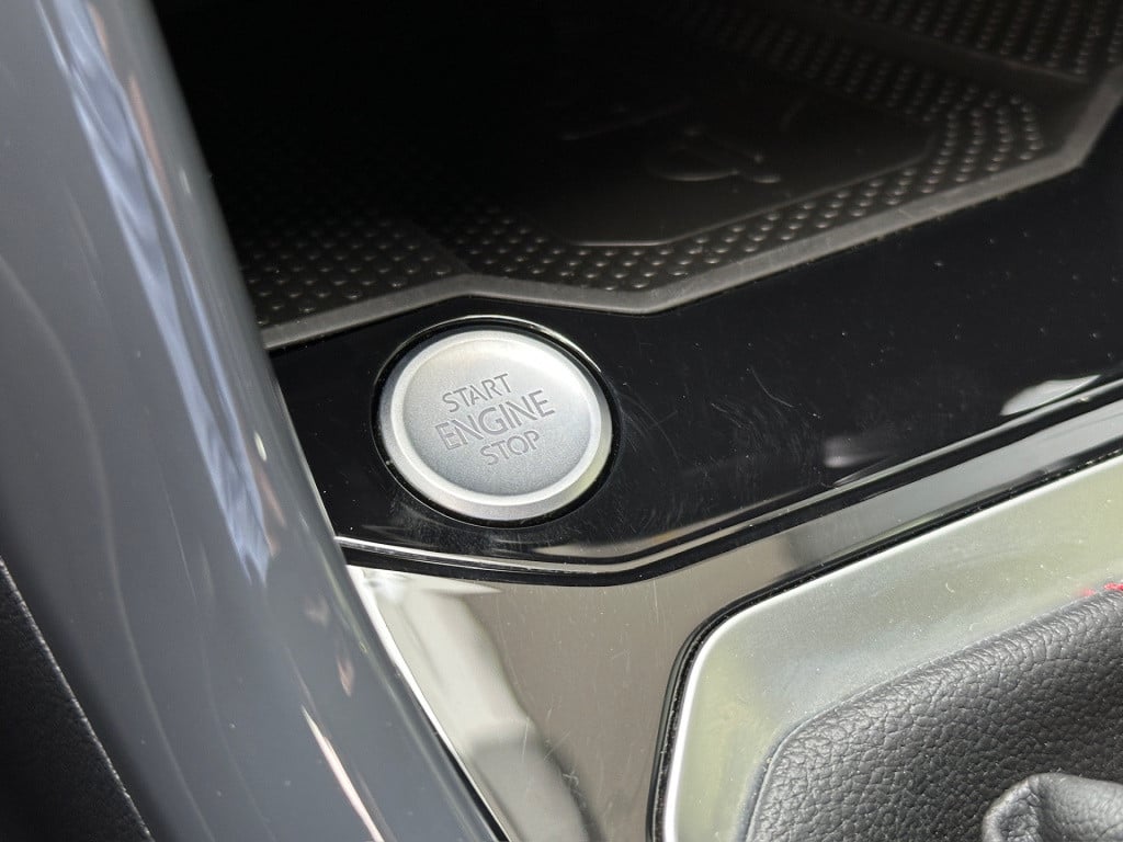 Volkswagen T-roc 1.5 tsi 150pk sport | trekhaak | carplay | led | dode hoek