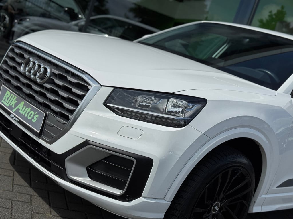 Audi Q2 30 tfsi sport * keyless * stoelverwarming * pdc 2x