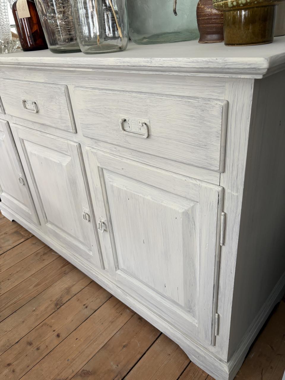 Dressoir met 3 deurtjes en 3 laadjes