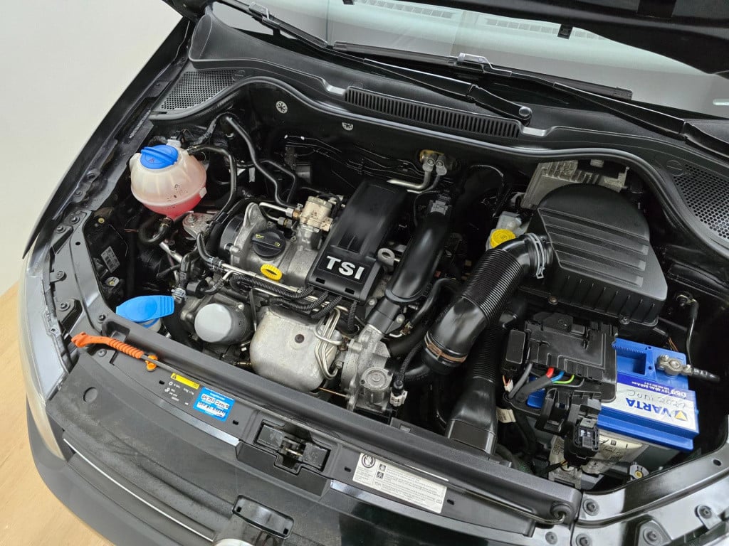 Volkswagen Polo occasion 1.2 tsi highline met parkeersensoren en 5 deurs zw